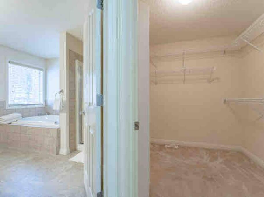 Willa 2500 Sq House In Springbank Hill Bl 261818 Calgary Zewnętrze zdjęcie