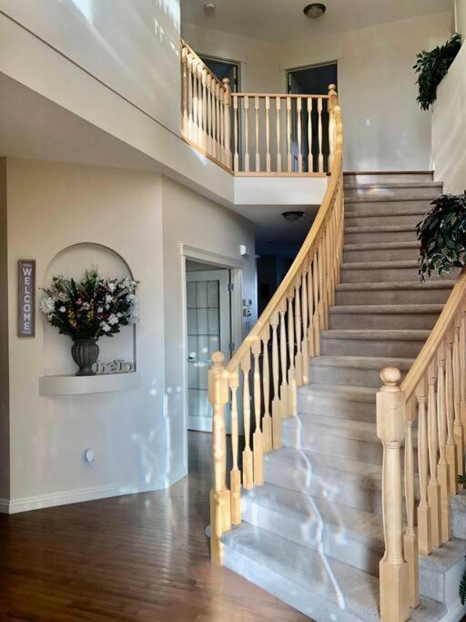 Willa 2500 Sq House In Springbank Hill Bl 261818 Calgary Zewnętrze zdjęcie