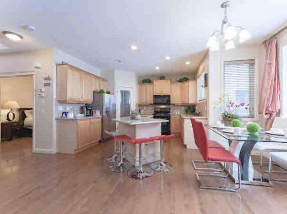 Willa 2500 Sq House In Springbank Hill Bl 261818 Calgary Zewnętrze zdjęcie