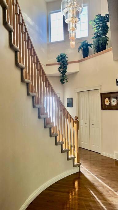 Willa 2500 Sq House In Springbank Hill Bl 261818 Calgary Zewnętrze zdjęcie