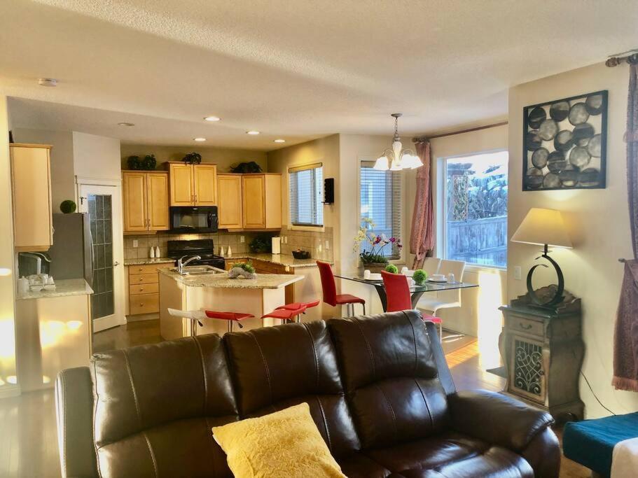 Willa 2500 Sq House In Springbank Hill Bl 261818 Calgary Zewnętrze zdjęcie