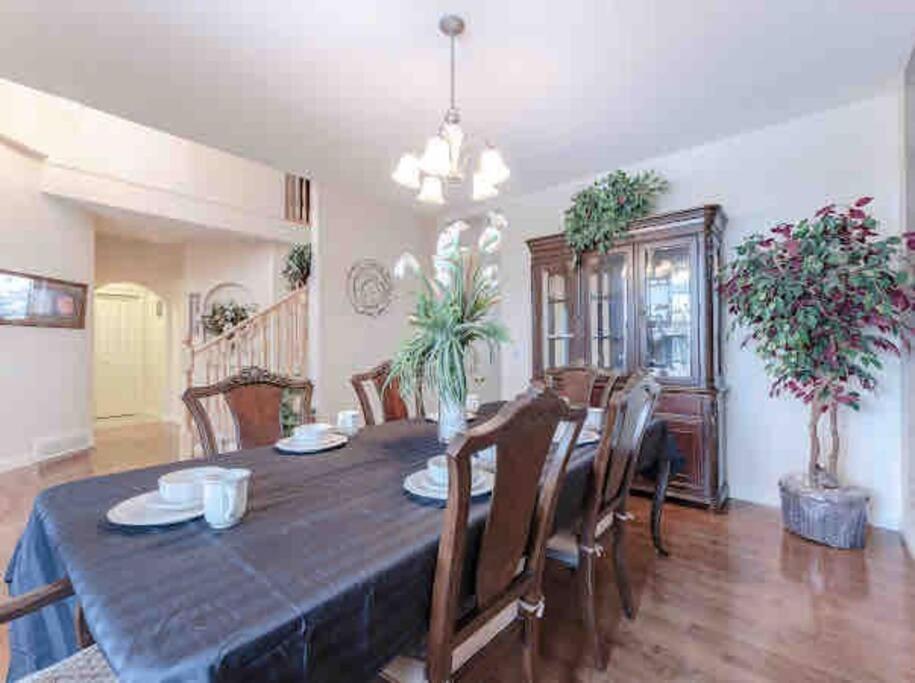 Willa 2500 Sq House In Springbank Hill Bl 261818 Calgary Zewnętrze zdjęcie