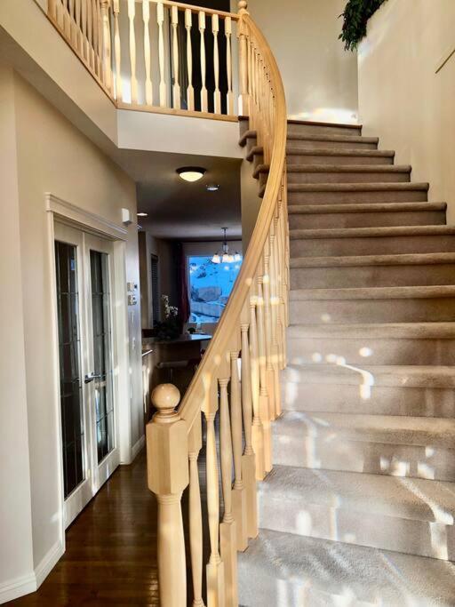 Willa 2500 Sq House In Springbank Hill Bl 261818 Calgary Zewnętrze zdjęcie